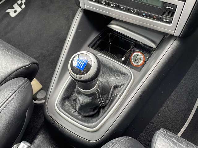 フォルクスワーゲン ゴルフ R32 山口県 2003(平15)年 10.7万km シルバー ワンオーナー車/6速マニュアル車/禁煙車（前オーナー様のご申告に基づく）/黒レザーシート/前席シートヒーター/社外マフラー（REMUS製）/ダウンサス/社外18インチAW/キセノンライト/リモコンキー/ETC/パワーウィンドゥ/純正フロアマット/純正MDオーディオ（ラジオあり）/革巻きステアリング/リアトノカバー/保証書・取説/スペアキー1個