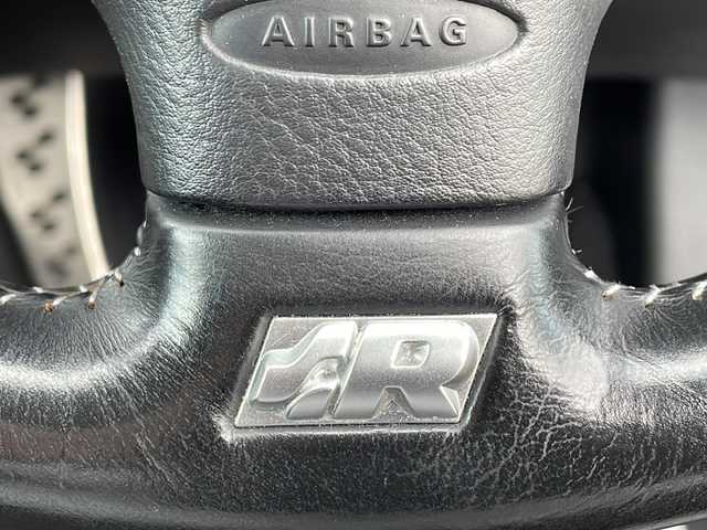 フォルクスワーゲン ゴルフ R32 山口県 2003(平15)年 10.7万km シルバー ワンオーナー車/6速マニュアル車/禁煙車（前オーナー様のご申告に基づく）/黒レザーシート/前席シートヒーター/社外マフラー（REMUS製）/ダウンサス/社外18インチAW/キセノンライト/リモコンキー/ETC/パワーウィンドゥ/純正フロアマット/純正MDオーディオ（ラジオあり）/革巻きステアリング/リアトノカバー/保証書・取説/スペアキー1個