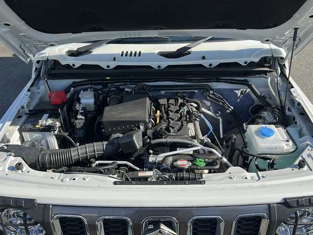 スズキ ジムニー ノマド FC 佐賀県 2025(令7)年 0.4万km アークティックホワイトパール エンジンスタートボタン/アイドリングストップ/スマートキー/クルーズコントロール/Bluetooth接続/CD再生/ETC/バックカメラ/AUX/前席シートヒーター/社外フロアマット/純正アルミホイール/ABS/横滑り防止装置/後ろコーナーセンサー/レーンキープアシスト/盗難防止装置/オートライト/ダウンヒルアシストコントロール/衝突被害軽減システム/ステアリングスイッチ/電格ミラー/クリアランスソナー