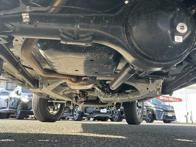 スズキ ジムニー ノマド FC 佐賀県 2025(令7)年 0.4万km アークティックホワイトパール エンジンスタートボタン/アイドリングストップ/スマートキー/クルーズコントロール/Bluetooth接続/CD再生/ETC/バックカメラ/AUX/前席シートヒーター/社外フロアマット/純正アルミホイール/ABS/横滑り防止装置/後ろコーナーセンサー/レーンキープアシスト/盗難防止装置/オートライト/ダウンヒルアシストコントロール/衝突被害軽減システム/ステアリングスイッチ/電格ミラー/クリアランスソナー