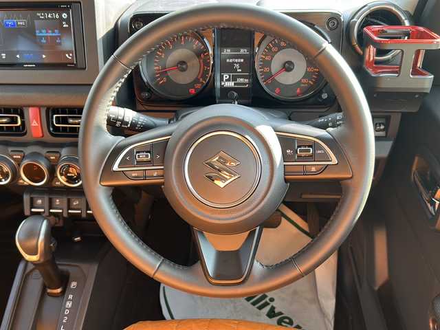 スズキ ジムニー ノマド FC 佐賀県 2025(令7)年 0.4万km アークティックホワイトパール エンジンスタートボタン/アイドリングストップ/スマートキー/クルーズコントロール/Bluetooth接続/CD再生/ETC/バックカメラ/AUX/前席シートヒーター/社外フロアマット/純正アルミホイール/ABS/横滑り防止装置/後ろコーナーセンサー/レーンキープアシスト/盗難防止装置/オートライト/ダウンヒルアシストコントロール/衝突被害軽減システム/ステアリングスイッチ/電格ミラー/クリアランスソナー