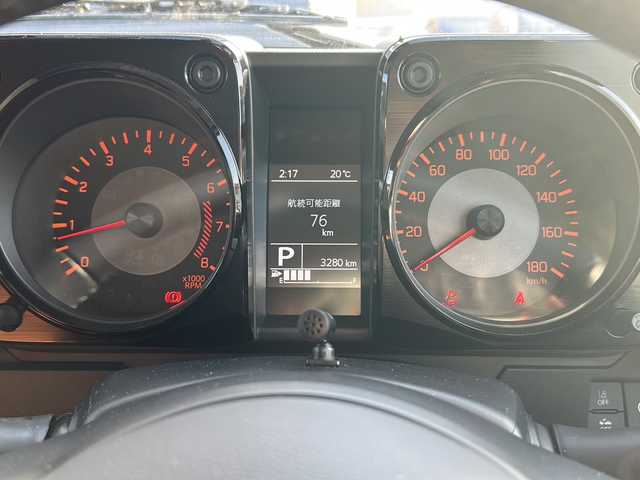 スズキ ジムニー ノマド FC 佐賀県 2025(令7)年 0.4万km アークティックホワイトパール エンジンスタートボタン/アイドリングストップ/スマートキー/クルーズコントロール/Bluetooth接続/CD再生/ETC/バックカメラ/AUX/前席シートヒーター/社外フロアマット/純正アルミホイール/ABS/横滑り防止装置/後ろコーナーセンサー/レーンキープアシスト/盗難防止装置/オートライト/ダウンヒルアシストコントロール/衝突被害軽減システム/ステアリングスイッチ/電格ミラー/クリアランスソナー