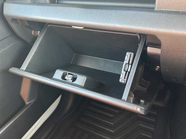 スズキ ジムニー ノマド FC 佐賀県 2025(令7)年 0.4万km アークティックホワイトパール エンジンスタートボタン/アイドリングストップ/スマートキー/クルーズコントロール/Bluetooth接続/CD再生/ETC/バックカメラ/AUX/前席シートヒーター/社外フロアマット/純正アルミホイール/ABS/横滑り防止装置/後ろコーナーセンサー/レーンキープアシスト/盗難防止装置/オートライト/ダウンヒルアシストコントロール/衝突被害軽減システム/ステアリングスイッチ/電格ミラー/クリアランスソナー