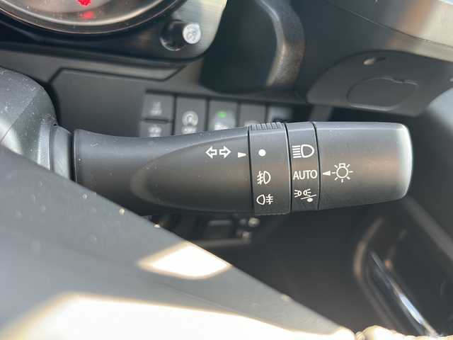 スズキ ジムニー ノマド FC 佐賀県 2025(令7)年 0.4万km アークティックホワイトパール エンジンスタートボタン/アイドリングストップ/スマートキー/クルーズコントロール/Bluetooth接続/CD再生/ETC/バックカメラ/AUX/前席シートヒーター/社外フロアマット/純正アルミホイール/ABS/横滑り防止装置/後ろコーナーセンサー/レーンキープアシスト/盗難防止装置/オートライト/ダウンヒルアシストコントロール/衝突被害軽減システム/ステアリングスイッチ/電格ミラー/クリアランスソナー