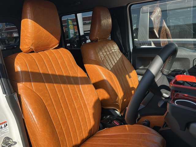 スズキ ジムニー ノマド FC 佐賀県 2025(令7)年 0.4万km アークティックホワイトパール エンジンスタートボタン/アイドリングストップ/スマートキー/クルーズコントロール/Bluetooth接続/CD再生/ETC/バックカメラ/AUX/前席シートヒーター/社外フロアマット/純正アルミホイール/ABS/横滑り防止装置/後ろコーナーセンサー/レーンキープアシスト/盗難防止装置/オートライト/ダウンヒルアシストコントロール/衝突被害軽減システム/ステアリングスイッチ/電格ミラー/クリアランスソナー