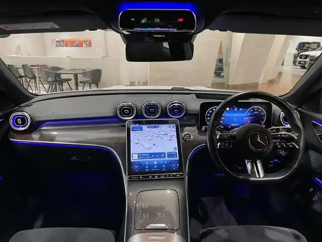 メルセデス・ベンツ Ｍ・ベンツ Ｃ２００ 4マチック AVG AMGライン 道央・札幌 2022(令4)年 2.9万km パール オパリスホワイト/AMGラインパッケージ/　・AMGラインインテリア/　・AMGラインエクステリア/　・スポーツサスペンション/　・スポーツシート/　・18インチAMG５ツインスポークAW/　・ハーフレザーシート/ベーシックパッケージ/　・ヘッドアップディスプレイ/　・MBUXARナビゲーション/パノラミックスライディングルーフ/リアアクスルステアリング/レーダーセーフティパッケージ/360°カメラ/DIGITALライト/アダプティブハイビームアシストプラス/ワイヤレスチャージング/自動開閉トランクリッド