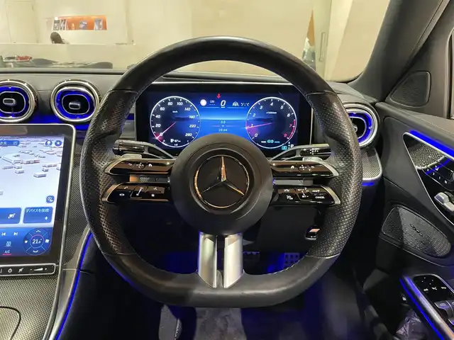 メルセデス・ベンツ Ｍ・ベンツ Ｃ２００ 4マチック AVG AMGライン 道央・札幌 2022(令4)年 2.9万km パール オパリスホワイト/AMGラインパッケージ/　・AMGラインインテリア/　・AMGラインエクステリア/　・スポーツサスペンション/　・スポーツシート/　・18インチAMG５ツインスポークAW/　・ハーフレザーシート/ベーシックパッケージ/　・ヘッドアップディスプレイ/　・MBUXARナビゲーション/パノラミックスライディングルーフ/リアアクスルステアリング/レーダーセーフティパッケージ/360°カメラ/DIGITALライト/アダプティブハイビームアシストプラス/ワイヤレスチャージング/自動開閉トランクリッド