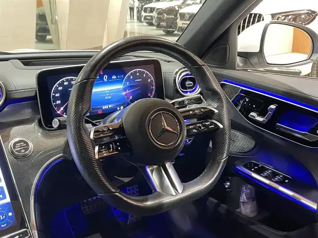 メルセデス・ベンツ Ｍ・ベンツ Ｃ２００ 4マチック AVG AMGライン 道央・札幌 2022(令4)年 2.9万km パール オパリスホワイト/AMGラインパッケージ/　・AMGラインインテリア/　・AMGラインエクステリア/　・スポーツサスペンション/　・スポーツシート/　・18インチAMG５ツインスポークAW/　・ハーフレザーシート/ベーシックパッケージ/　・ヘッドアップディスプレイ/　・MBUXARナビゲーション/パノラミックスライディングルーフ/リアアクスルステアリング/レーダーセーフティパッケージ/360°カメラ/DIGITALライト/アダプティブハイビームアシストプラス/ワイヤレスチャージング/自動開閉トランクリッド