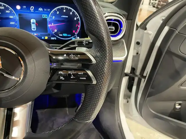 メルセデス・ベンツ Ｍ・ベンツ Ｃ２００ 4マチック AVG AMGライン 道央・札幌 2022(令4)年 2.9万km パール オパリスホワイト/AMGラインパッケージ/　・AMGラインインテリア/　・AMGラインエクステリア/　・スポーツサスペンション/　・スポーツシート/　・18インチAMG５ツインスポークAW/　・ハーフレザーシート/ベーシックパッケージ/　・ヘッドアップディスプレイ/　・MBUXARナビゲーション/パノラミックスライディングルーフ/リアアクスルステアリング/レーダーセーフティパッケージ/360°カメラ/DIGITALライト/アダプティブハイビームアシストプラス/ワイヤレスチャージング/自動開閉トランクリッド