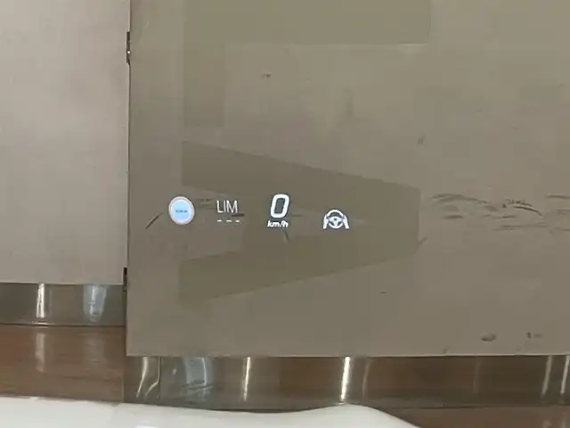 メルセデス・ベンツ Ｍ・ベンツ Ｃ２００ 4マチック AVG AMGライン 道央・札幌 2022(令4)年 2.9万km パール オパリスホワイト/AMGラインパッケージ/　・AMGラインインテリア/　・AMGラインエクステリア/　・スポーツサスペンション/　・スポーツシート/　・18インチAMG５ツインスポークAW/　・ハーフレザーシート/ベーシックパッケージ/　・ヘッドアップディスプレイ/　・MBUXARナビゲーション/パノラミックスライディングルーフ/リアアクスルステアリング/レーダーセーフティパッケージ/360°カメラ/DIGITALライト/アダプティブハイビームアシストプラス/ワイヤレスチャージング/自動開閉トランクリッド