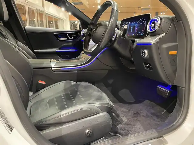 メルセデス・ベンツ Ｍ・ベンツ Ｃ２００ 4マチック AVG AMGライン 道央・札幌 2022(令4)年 2.9万km パール オパリスホワイト/AMGラインパッケージ/　・AMGラインインテリア/　・AMGラインエクステリア/　・スポーツサスペンション/　・スポーツシート/　・18インチAMG５ツインスポークAW/　・ハーフレザーシート/ベーシックパッケージ/　・ヘッドアップディスプレイ/　・MBUXARナビゲーション/パノラミックスライディングルーフ/リアアクスルステアリング/レーダーセーフティパッケージ/360°カメラ/DIGITALライト/アダプティブハイビームアシストプラス/ワイヤレスチャージング/自動開閉トランクリッド