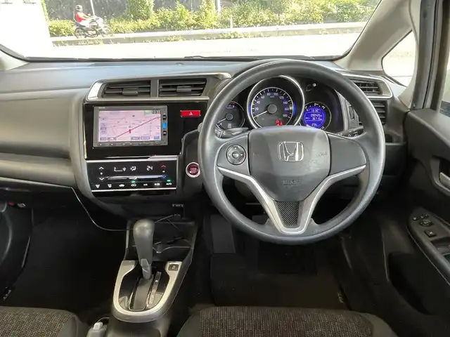 ホンダ フィット 13G Fパッケージ 埼玉県 2017(平29)年 9.1万km プレミアムホワイトパールⅡ ・純正ナビゲーション/・バックカメラ/・ドライブレコーダー/・ETC/・フロアマット/・ドアバイザー/・スマートキー/・スペアキー/・前後タイヤ2022年製（ブリジストン）/・新車保証書/・取扱説明書