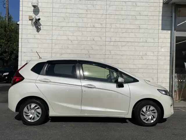ホンダ フィット 13G Fパッケージ 埼玉県 2017(平29)年 9.1万km プレミアムホワイトパールⅡ ・純正ナビゲーション/・バックカメラ/・ドライブレコーダー/・ETC/・フロアマット/・ドアバイザー/・スマートキー/・スペアキー/・前後タイヤ2022年製（ブリジストン）/・新車保証書/・取扱説明書