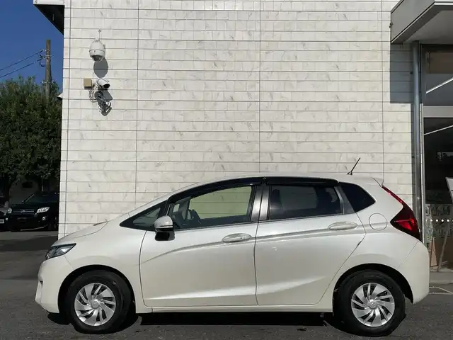 ホンダ フィット 13G Fパッケージ 埼玉県 2017(平29)年 9.1万km プレミアムホワイトパールⅡ ・純正ナビゲーション/・バックカメラ/・ドライブレコーダー/・ETC/・フロアマット/・ドアバイザー/・スマートキー/・スペアキー/・前後タイヤ2022年製（ブリジストン）/・新車保証書/・取扱説明書
