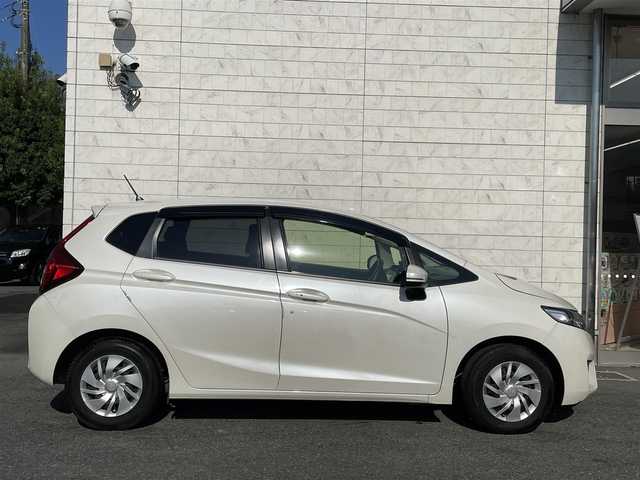 ホンダ フィット 13G Fパッケージ 埼玉県 2017(平29)年 9.1万km プレミアムホワイトパールⅡ ・純正ナビゲーション/・バックカメラ/・ドライブレコーダー/・ETC/・フロアマット/・ドアバイザー/・スマートキー/・スペアキー/・前後タイヤ2022年製（ブリジストン）/・新車保証書/・取扱説明書