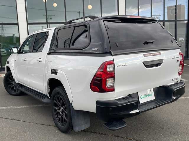 トヨタ ハイラックス Z GRスポーツ 道東・釧路十勝 2024(令6)年 1.1万km プラチナホワイトパールマイカ ・寒冷地仕様/・4WD/・純正ディスプレイオーディオ/(ナビ・FM・AM・BT・Miracast)/・全方位カメラ/・トヨタセーフティセンス/・プリクラッシュセーフティ/・レーンキープアシスト/・レーダークルーズコントロール/・ダウンヒルアシストコントロール/・横滑り防止/・GR専用シート/・純正マッドフラップ/・TRDフロアマット/・センターデフロック/・アイドリングストップ/・LEDヘッドライト/・オートライト/・社外キャノピー/・パドルシフト/・スマートキー/・プッシュスタート/・夏用タイヤ【2023年　4ミリ】　積込