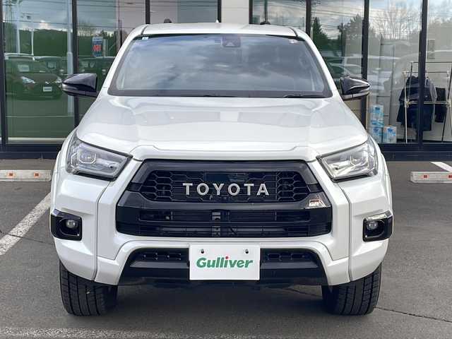 トヨタ ハイラックス Z GRスポーツ 道東・釧路十勝 2024(令6)年 1.1万km プラチナホワイトパールマイカ ・寒冷地仕様/・4WD/・純正ディスプレイオーディオ/(ナビ・FM・AM・BT・Miracast)/・全方位カメラ/・トヨタセーフティセンス/・プリクラッシュセーフティ/・レーンキープアシスト/・レーダークルーズコントロール/・ダウンヒルアシストコントロール/・横滑り防止/・GR専用シート/・純正マッドフラップ/・TRDフロアマット/・センターデフロック/・アイドリングストップ/・LEDヘッドライト/・オートライト/・社外キャノピー/・パドルシフト/・スマートキー/・プッシュスタート/・夏用タイヤ【2023年　4ミリ】　積込