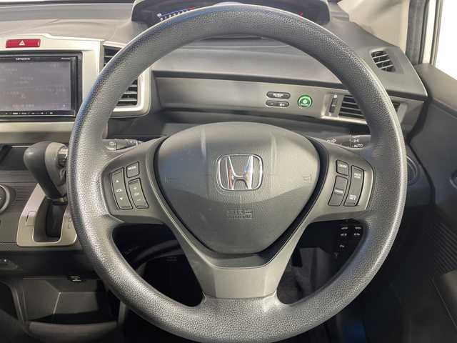 ホンダ フリード G プレミアムエディション 神奈川県 2015(平27)年 4.6万km ホワイトオーキッドパール 両側電動/社外7型ナビ/Bカメラ/ETC/TV/クルーズコントロール/ハーフレザーシート/HIDヘッドライト/オートライト/電動格納ミラー/ウインカーミラー/スペアキー/取扱説明書/スペアキー