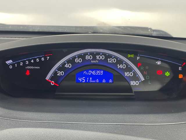 ホンダ フリード G プレミアムエディション 神奈川県 2015(平27)年 4.6万km ホワイトオーキッドパール 両側電動/社外7型ナビ/Bカメラ/ETC/TV/クルーズコントロール/ハーフレザーシート/HIDヘッドライト/オートライト/電動格納ミラー/ウインカーミラー/スペアキー/取扱説明書/スペアキー