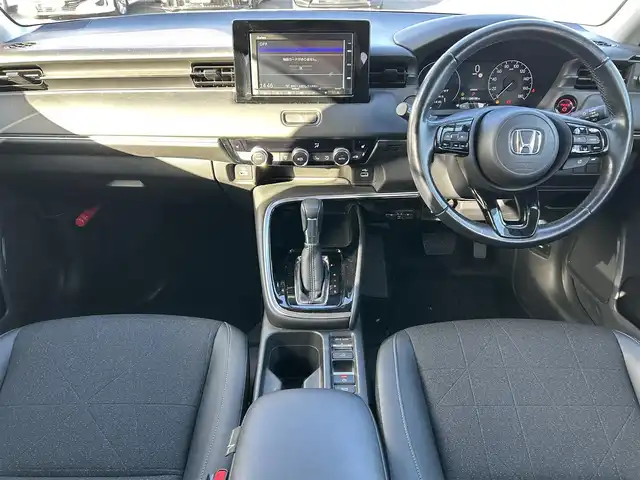 ホンダ ヴェゼル ハイブリッド e:HEV Z 岡山県 2021(令3)年 4.1万km サンドカーキパール 登録時走行距離40180km/純正ナビ/フルセグTV（AM/FM/CD/DVD/Bluetooth）/バックカメラ/ビルトインETC/ドライブレコーダー/パワーバックドア/ホンダセンシング/・ブラインドスポットモニター/・衝突軽減ブレーキ/・アダプティブクルーズコントロール/・クリアランスソナー/・パーキングサポートブレーキ/・標識認識システム/・ヒルディセントコントロール/ハーフレザーシート/D/N席シートヒーター/純正18インチアルミホイール/LEDヘッドライト/スマートキー×2