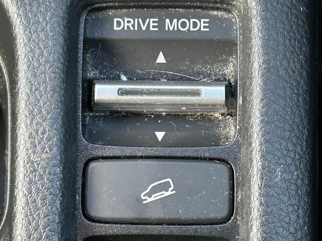 ホンダ ヴェゼル ハイブリッド e:HEV Z 岡山県 2021(令3)年 4.1万km サンドカーキパール 登録時走行距離40180km/純正ナビ/フルセグTV（AM/FM/CD/DVD/Bluetooth）/バックカメラ/ビルトインETC/ドライブレコーダー/パワーバックドア/ホンダセンシング/・ブラインドスポットモニター/・衝突軽減ブレーキ/・アダプティブクルーズコントロール/・クリアランスソナー/・パーキングサポートブレーキ/・標識認識システム/・ヒルディセントコントロール/ハーフレザーシート/D/N席シートヒーター/純正18インチアルミホイール/LEDヘッドライト/スマートキー×2