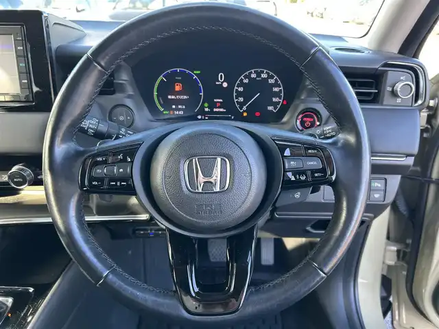 ホンダ ヴェゼル ハイブリッド e:HEV Z 岡山県 2021(令3)年 4.1万km サンドカーキパール 登録時走行距離40180km/純正ナビ/フルセグTV（AM/FM/CD/DVD/Bluetooth）/バックカメラ/ビルトインETC/ドライブレコーダー/パワーバックドア/ホンダセンシング/・ブラインドスポットモニター/・衝突軽減ブレーキ/・アダプティブクルーズコントロール/・クリアランスソナー/・パーキングサポートブレーキ/・標識認識システム/・ヒルディセントコントロール/ハーフレザーシート/D/N席シートヒーター/純正18インチアルミホイール/LEDヘッドライト/スマートキー×2