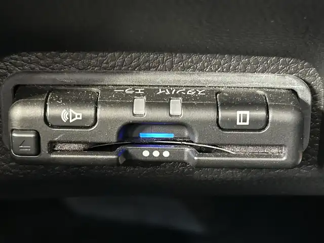 ホンダ ヴェゼル ハイブリッド e:HEV Z 岡山県 2021(令3)年 4.1万km サンドカーキパール 登録時走行距離40180km/純正ナビ/フルセグTV（AM/FM/CD/DVD/Bluetooth）/バックカメラ/ビルトインETC/ドライブレコーダー/パワーバックドア/ホンダセンシング/・ブラインドスポットモニター/・衝突軽減ブレーキ/・アダプティブクルーズコントロール/・クリアランスソナー/・パーキングサポートブレーキ/・標識認識システム/・ヒルディセントコントロール/ハーフレザーシート/D/N席シートヒーター/純正18インチアルミホイール/LEDヘッドライト/スマートキー×2