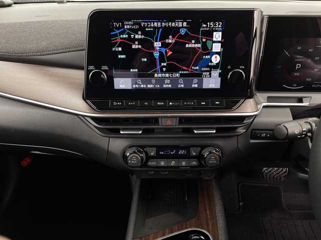 日産 オーラ G レザーエディション 新潟県 2024(令6)年 0.7万km ミッドナイトブラック/サンライズカッパー エマージェンシーブレーキ/スマートルームミラー/ワイヤレス充電/純正ナビ/フルセグTV/Bluetooth/アラウンドビューモニター/プロパイロット/LEDオートライト/オートハイビーム/シートヒーター/ステアリングヒーター/純正17インチアルミホイール/ステアリングリモコン/電格ミラー/ウィンカーミラー/スマートキー/ビルトインETC2.0