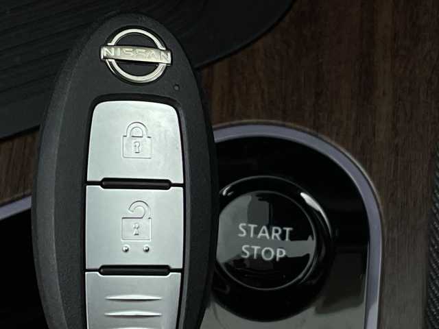 日産 オーラ G レザーエディション 新潟県 2024(令6)年 0.7万km ミッドナイトブラック/サンライズカッパー エマージェンシーブレーキ/スマートルームミラー/ワイヤレス充電/純正ナビ/フルセグTV/Bluetooth/アラウンドビューモニター/プロパイロット/LEDオートライト/オートハイビーム/シートヒーター/ステアリングヒーター/純正17インチアルミホイール/ステアリングリモコン/電格ミラー/ウィンカーミラー/スマートキー/ビルトインETC2.0