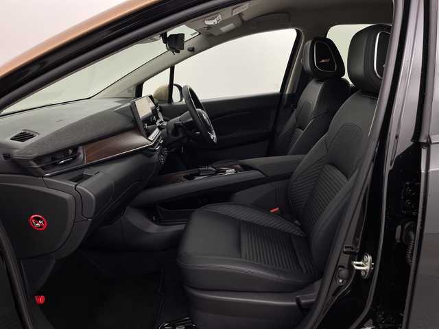 日産 オーラ G レザーエディション 新潟県 2024(令6)年 0.7万km ミッドナイトブラック/サンライズカッパー エマージェンシーブレーキ/スマートルームミラー/ワイヤレス充電/純正ナビ/フルセグTV/Bluetooth/アラウンドビューモニター/プロパイロット/LEDオートライト/オートハイビーム/シートヒーター/ステアリングヒーター/純正17インチアルミホイール/ステアリングリモコン/電格ミラー/ウィンカーミラー/スマートキー/ビルトインETC2.0