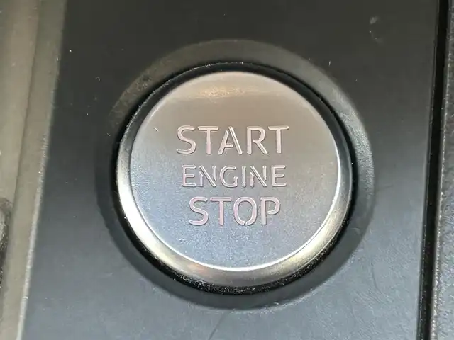 アウディ Ａ４ アバント 2．0 TFSI 愛媛県 2017(平29)年 5.8万km 黒 メーカーオプション純正ナビ/BT/AM・FM/CD/DVD/フルセグTV/ETC/純正ドライブレコーダー/全方位カメラ/追従型クルーズコントロール/D+N席パワーシート/アイドリングストップ/衝突軽減システム/オートライト/純正フロアマット/純正アルミホイール/LEDヘッドライト