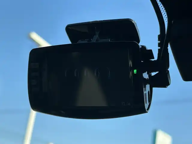 アウディ Ａ４ アバント 2．0 TFSI 愛媛県 2017(平29)年 5.8万km 黒 メーカーオプション純正ナビ/BT/AM・FM/CD/DVD/フルセグTV/ETC/純正ドライブレコーダー/全方位カメラ/追従型クルーズコントロール/D+N席パワーシート/アイドリングストップ/衝突軽減システム/オートライト/純正フロアマット/純正アルミホイール/LEDヘッドライト