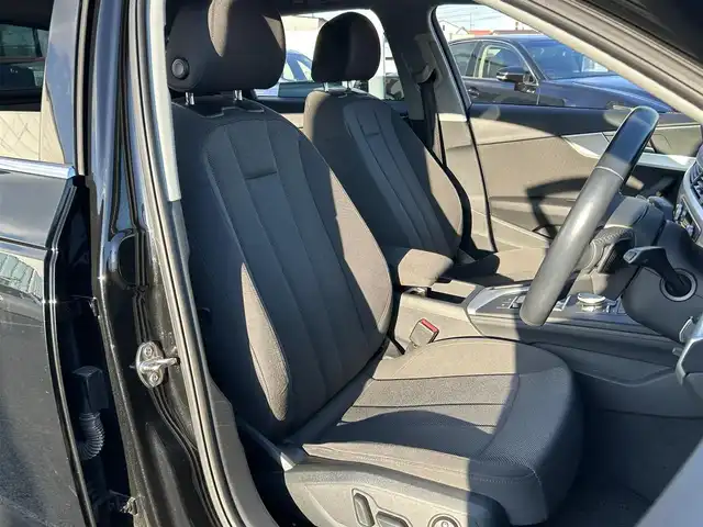 アウディ Ａ４ アバント 2．0 TFSI 愛媛県 2017(平29)年 5.8万km 黒 メーカーオプション純正ナビ/BT/AM・FM/CD/DVD/フルセグTV/ETC/純正ドライブレコーダー/全方位カメラ/追従型クルーズコントロール/D+N席パワーシート/アイドリングストップ/衝突軽減システム/オートライト/純正フロアマット/純正アルミホイール/LEDヘッドライト