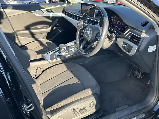 アウディ Ａ４ アバント 2．0 TFSI 愛媛県 2017(平29)年 5.8万km 黒 メーカーオプション純正ナビ/BT/AM・FM/CD/DVD/フルセグTV/ETC/純正ドライブレコーダー/全方位カメラ/追従型クルーズコントロール/D+N席パワーシート/アイドリングストップ/衝突軽減システム/オートライト/純正フロアマット/純正アルミホイール/LEDヘッドライト