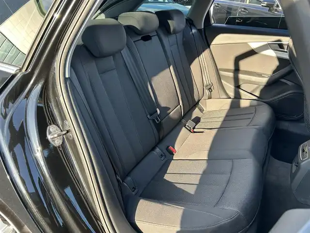 アウディ Ａ４ アバント 2．0 TFSI 愛媛県 2017(平29)年 5.8万km 黒 メーカーオプション純正ナビ/BT/AM・FM/CD/DVD/フルセグTV/ETC/純正ドライブレコーダー/全方位カメラ/追従型クルーズコントロール/D+N席パワーシート/アイドリングストップ/衝突軽減システム/オートライト/純正フロアマット/純正アルミホイール/LEDヘッドライト