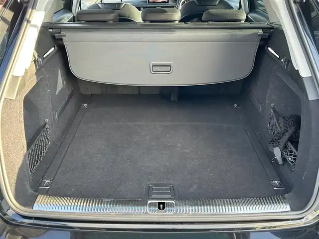 アウディ Ａ４ アバント 2．0 TFSI 愛媛県 2017(平29)年 5.8万km 黒 メーカーオプション純正ナビ/BT/AM・FM/CD/DVD/フルセグTV/ETC/純正ドライブレコーダー/全方位カメラ/追従型クルーズコントロール/D+N席パワーシート/アイドリングストップ/衝突軽減システム/オートライト/純正フロアマット/純正アルミホイール/LEDヘッドライト