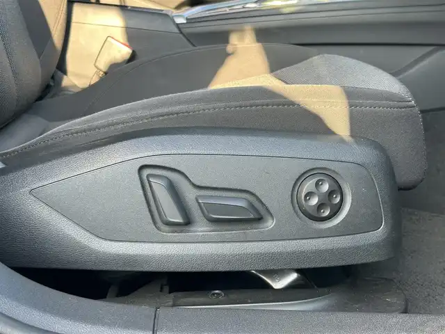 アウディ Ａ４ アバント 2．0 TFSI 愛媛県 2017(平29)年 5.8万km 黒 メーカーオプション純正ナビ/BT/AM・FM/CD/DVD/フルセグTV/ETC/純正ドライブレコーダー/全方位カメラ/追従型クルーズコントロール/D+N席パワーシート/アイドリングストップ/衝突軽減システム/オートライト/純正フロアマット/純正アルミホイール/LEDヘッドライト