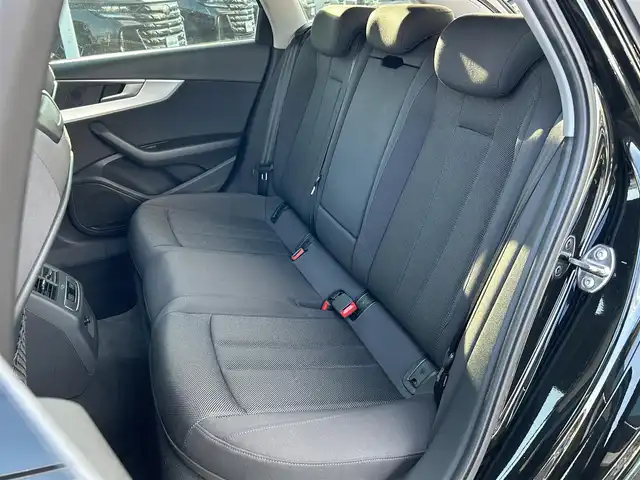 アウディ Ａ４ アバント 2．0 TFSI 愛媛県 2017(平29)年 5.8万km 黒 メーカーオプション純正ナビ/BT/AM・FM/CD/DVD/フルセグTV/ETC/純正ドライブレコーダー/全方位カメラ/追従型クルーズコントロール/D+N席パワーシート/アイドリングストップ/衝突軽減システム/オートライト/純正フロアマット/純正アルミホイール/LEDヘッドライト