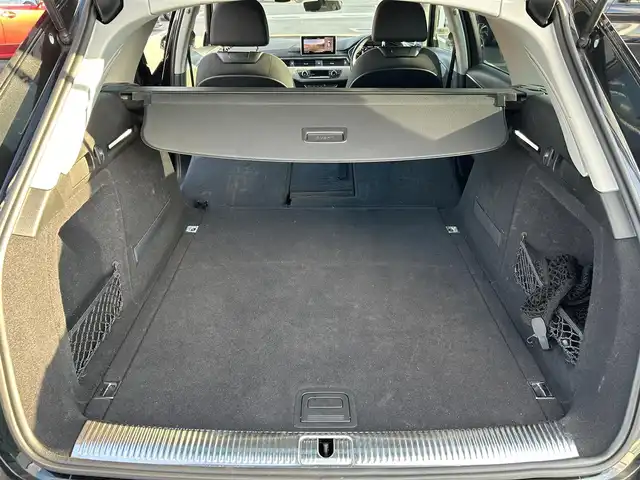 アウディ Ａ４ アバント 2．0 TFSI 愛媛県 2017(平29)年 5.8万km 黒 メーカーオプション純正ナビ/BT/AM・FM/CD/DVD/フルセグTV/ETC/純正ドライブレコーダー/全方位カメラ/追従型クルーズコントロール/D+N席パワーシート/アイドリングストップ/衝突軽減システム/オートライト/純正フロアマット/純正アルミホイール/LEDヘッドライト