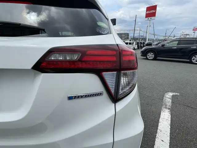 ホンダ ヴェゼル ハイブリッド Z 熊本県 2015(平27)年 11.1万km ホワイトオーキッドパール (株)IDOMが運営する【じしゃロン熊本店】の自社ローン専用車両になります/こちらは現金またはオートローンご利用時の価格です。自社ローンご希望の方は別途その旨お申付け下さい./社外ナビ/バックカメラ/ステアリングスイッチ/クルーズコントロール/シートヒーター/パドルシフト/電動パーキング/LEDヘットライト