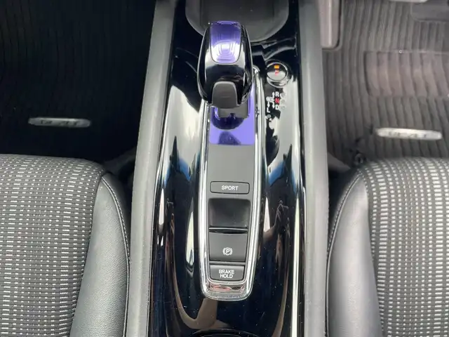 ホンダ ヴェゼル ハイブリッド Z 熊本県 2015(平27)年 11.1万km ホワイトオーキッドパール (株)IDOMが運営する【じしゃロン熊本店】の自社ローン専用車両になります/こちらは現金またはオートローンご利用時の価格です。自社ローンご希望の方は別途その旨お申付け下さい./社外ナビ/バックカメラ/ステアリングスイッチ/クルーズコントロール/シートヒーター/パドルシフト/電動パーキング/LEDヘットライト