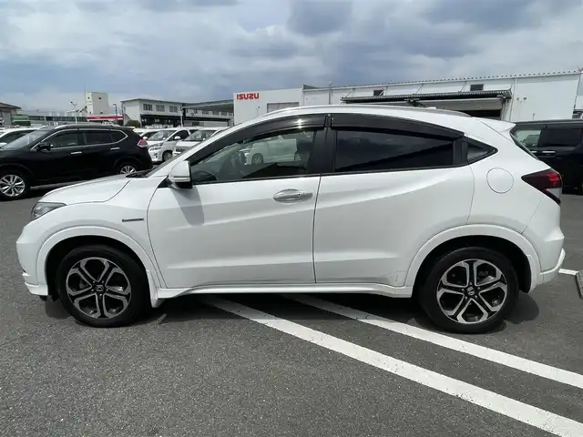 ホンダ ヴェゼル ハイブリッド Z 熊本県 2015(平27)年 11.1万km ホワイトオーキッドパール (株)IDOMが運営する【じしゃロン熊本店】の自社ローン専用車両になります/こちらは現金またはオートローンご利用時の価格です。自社ローンご希望の方は別途その旨お申付け下さい./社外ナビ/バックカメラ/ステアリングスイッチ/クルーズコントロール/シートヒーター/パドルシフト/電動パーキング/LEDヘットライト