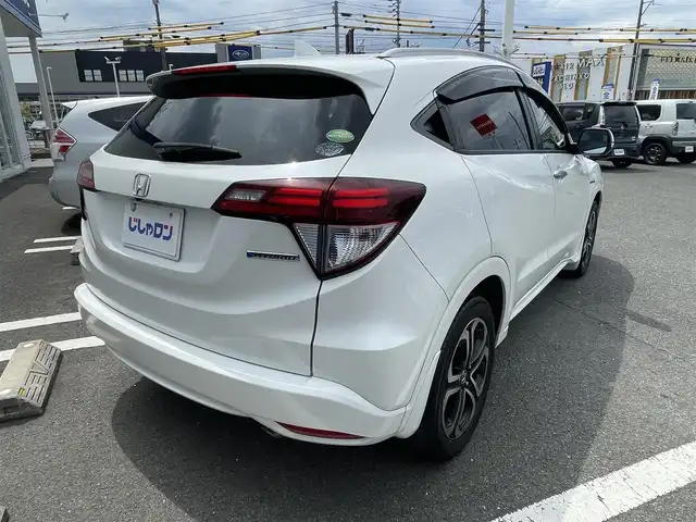 ホンダ ヴェゼル ハイブリッド Z 熊本県 2015(平27)年 11.1万km ホワイトオーキッドパール (株)IDOMが運営する【じしゃロン熊本店】の自社ローン専用車両になります/こちらは現金またはオートローンご利用時の価格です。自社ローンご希望の方は別途その旨お申付け下さい./社外ナビ/バックカメラ/ステアリングスイッチ/クルーズコントロール/シートヒーター/パドルシフト/電動パーキング/LEDヘットライト