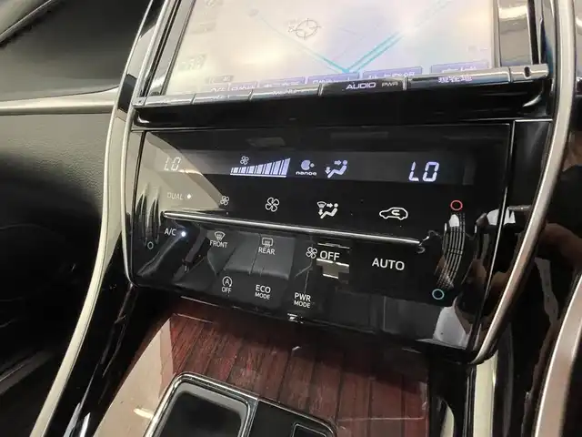 トヨタ ハリアー プレミアム 千葉県 2015(平27)年 4万km スパークリングブラックパールクリスタルシャイン 純正9インチメモリナビ【NSZT-Y66T】/・フルセグTV/BT/DVD/USB/ラジオ/バックカメラ/レーンディパーチャーアラート/クルーズコントロール/パワーバックドア/ハーフレザーシート/アイドリングストップ/AC100V【MOP】/ETC/パワーシート/LEDヘッドライト/オートマチックハイビーム/純正18インチAW/純正フロアマット/取扱説明書/保証書/スペアキー