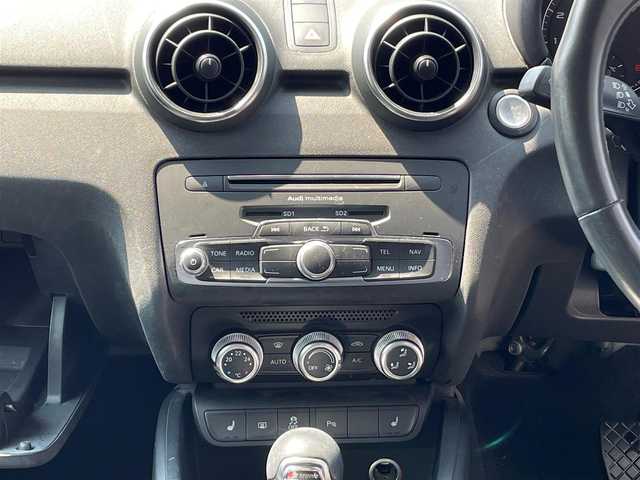 アウディ Ａ１ SB 1．0TFSI 香川県 2018(平30)年 11.1万km グレイシアホワイトメタリック スマートキー2本/保証書/取扱説明書/アイドリングストップ/純正HDDナビ/Bluetoothオーディオ/シートヒーター/純正15インチアルミ/FRコーナーセンサー/ウィンカーミラー/オートライト/革巻きステアリング