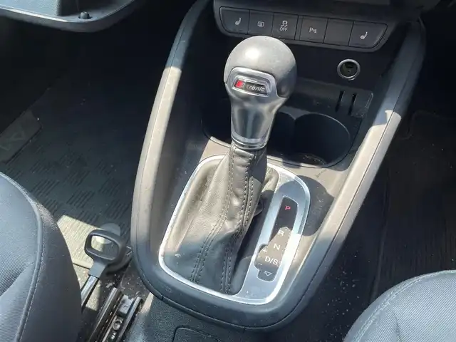 アウディ Ａ１ SB 1．0TFSI 香川県 2018(平30)年 11.1万km グレイシアホワイトメタリック スマートキー2本/保証書/取扱説明書/アイドリングストップ/純正HDDナビ/Bluetoothオーディオ/シートヒーター/純正15インチアルミ/FRコーナーセンサー/ウィンカーミラー/オートライト/革巻きステアリング