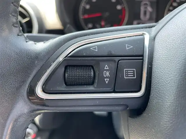 アウディ Ａ１ SB 1．0TFSI 香川県 2018(平30)年 11.1万km グレイシアホワイトメタリック スマートキー2本/保証書/取扱説明書/アイドリングストップ/純正HDDナビ/Bluetoothオーディオ/シートヒーター/純正15インチアルミ/FRコーナーセンサー/ウィンカーミラー/オートライト/革巻きステアリング