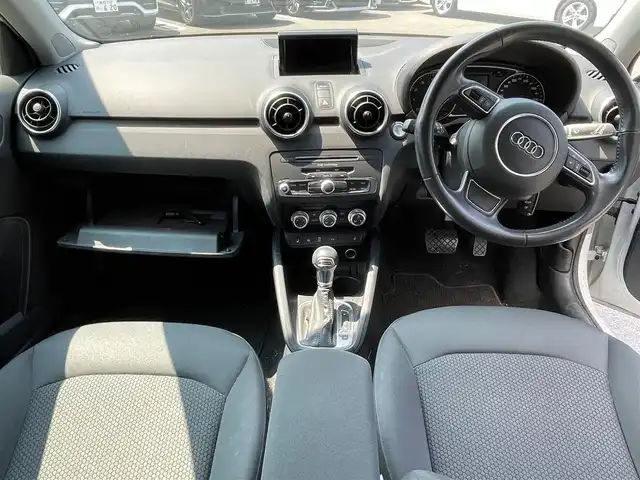 アウディ Ａ１ SB 1．0TFSI 香川県 2018(平30)年 11.1万km グレイシアホワイトメタリック スマートキー2本/保証書/取扱説明書/アイドリングストップ/純正HDDナビ/Bluetoothオーディオ/シートヒーター/純正15インチアルミ/FRコーナーセンサー/ウィンカーミラー/オートライト/革巻きステアリング