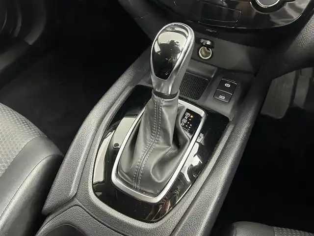 日産 エクストレイル 20Xi Vセレクション 道央・札幌 2022(令4)年 5.8万km ブリリアントホワイトパール ・４WD/・純正メモリナビ/　BT/CD/USB/iPod/AUX/フルセグ/・全方位カメラ/・ビルトインETC/・純正前方ドライブレコーダー/・デジタルインナーミラー/・プロパイロット/・レーダークルーズコントロール/・衝突軽減ブレーキ/・レーンキープアシスト/・横滑り防止/・ダウンヒルアシストコントロール/・前後コーナーセンサー/・全席シートヒーター/・前席パワーシート/・純正フロアマット/・純正スタッドレス18インチAW/・LEDヘッドライト/・オートライト/・オートマチックハイビーム/・ヘッドライトレベライザー/・プッシュスタート/・スマートキー