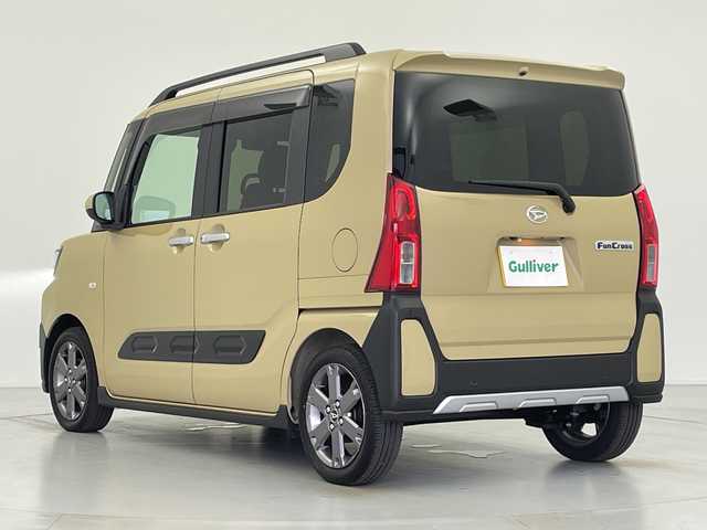 ダイハツ タント ファンクロスターボ 愛知県 2025(令7)年 0.4万km サンドベージュメタリック 純正ナビ/・Bluetooth/・CD/DVD/・フルセグテレビ/・SD音楽録音/バックカメラ/スマートアシスト/・衝突回避支援ブレーキ機能/・車線逸脱抑制制御機能/・路側逸脱警報機能/・先行車発進お知らせ機能/・標識認識機能/シートヒーター/両側パワースライドドア/・ウェルカムオープン機能/電動パーキングブレーキ/オートマチックハイビーム/前後コーナーセンサー/LEDヘッドライト/純正フロアマット